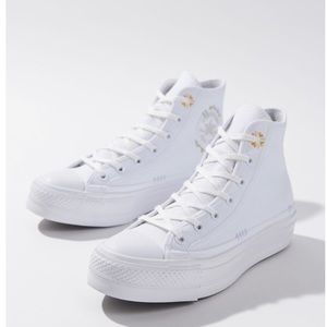 NWT Converse Chuck Taylor All Star Autumn
Embroidery Lift Platform Sneaker